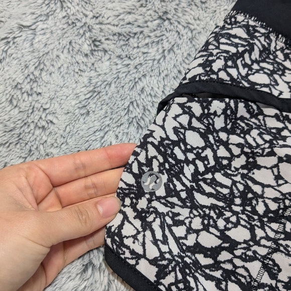 Lululemon Speed Short White Black 2.5" Ice Breaker Size 6 - Picture 6 of 7